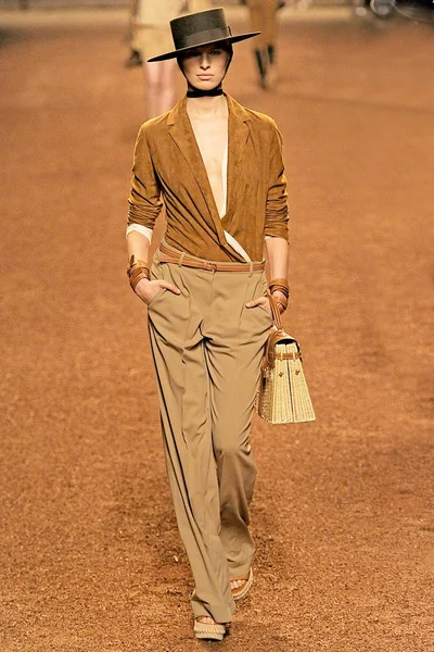 Look 16